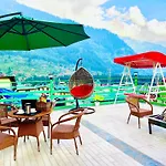 Hotel Aerovista - Best Selling Centrally Heated Hotel Near Mall Road Manali