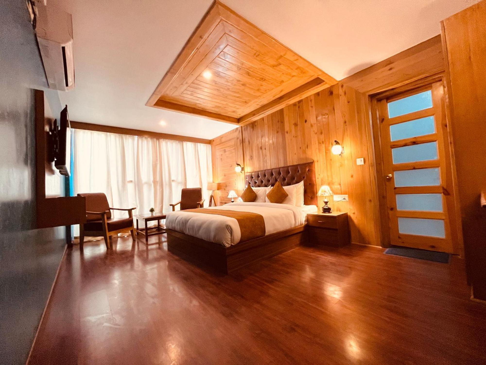Aerovista - Selling Centrally Heated Near Mall Road 4*