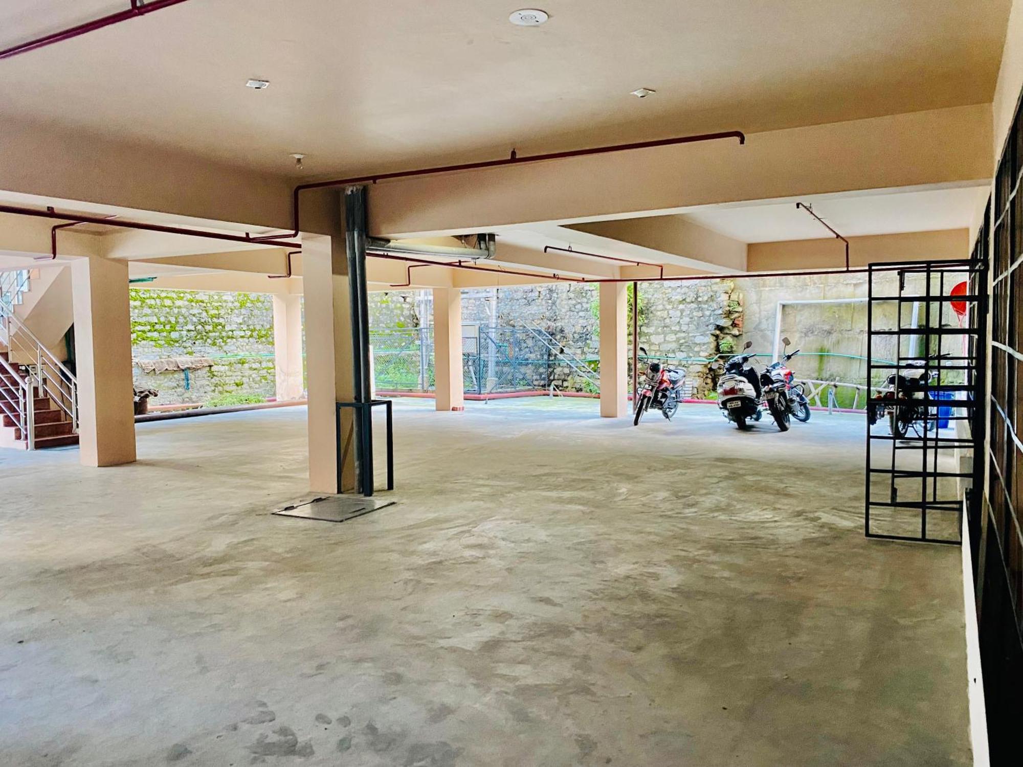 Aerovista - Selling Centrally Heated Near Mall Road